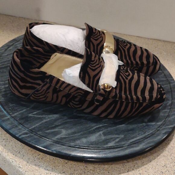 👍 Vince Camuto Size 6.5 Wide  Leather Loafers   A14 - Picture 3 of 4